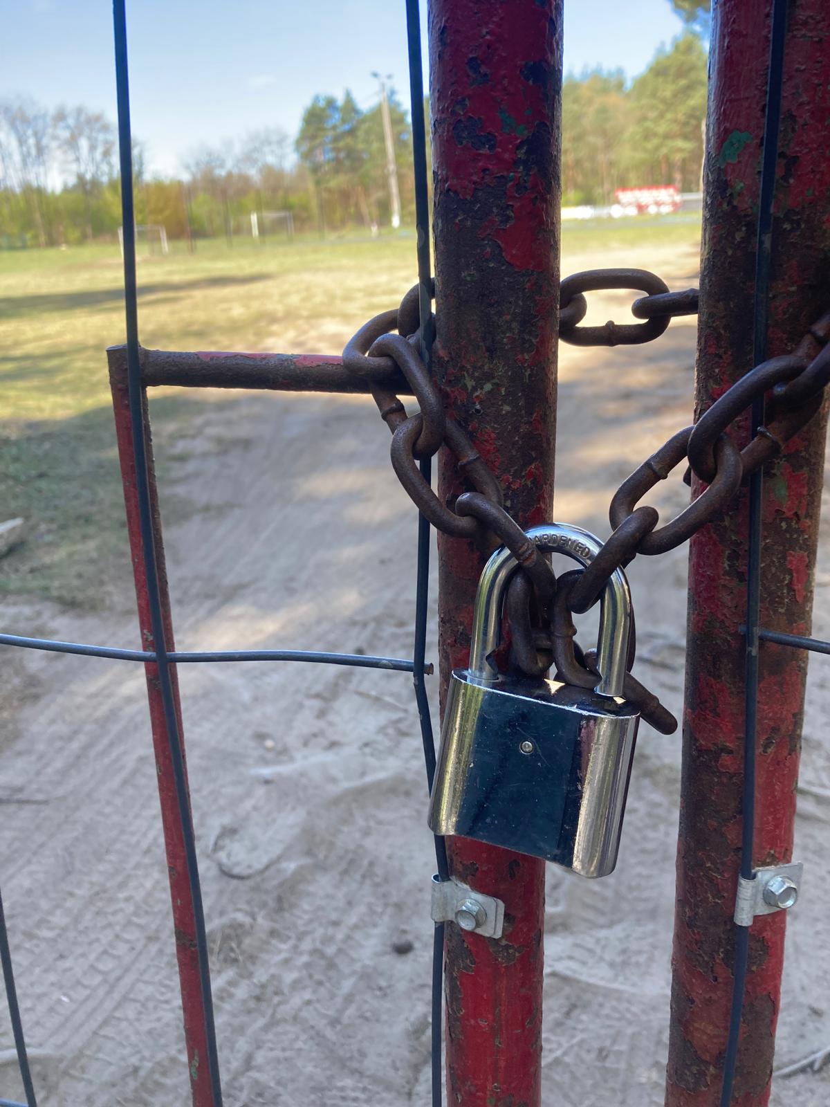 Otwórzcie nam boiska! Burmistrz reaguje!