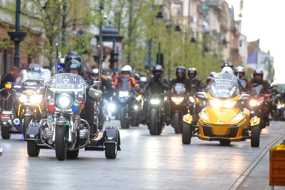 motocykliści