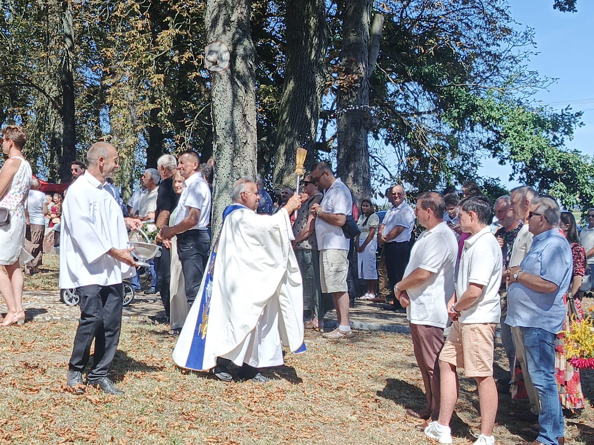 Do Sławoszewa z bukietami kwiatów i ziół