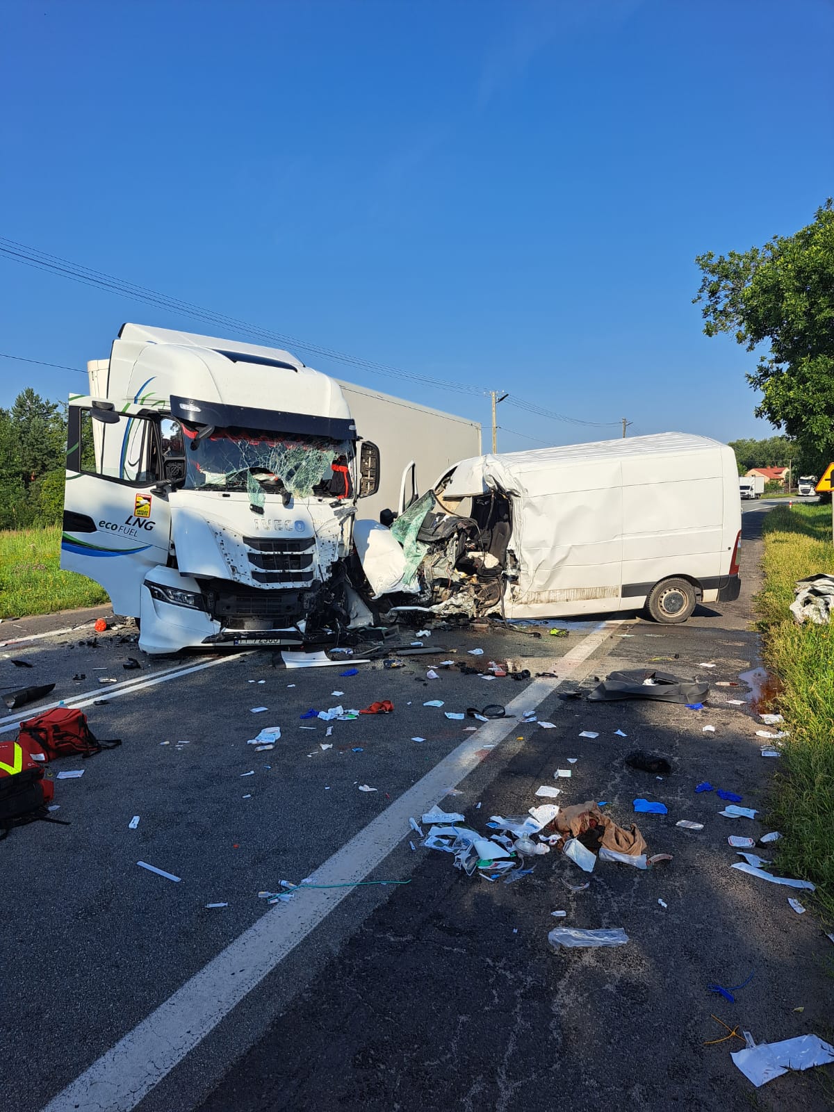 Dramat na krajówce! Zderzenie busa z samochodem ciężarowym!