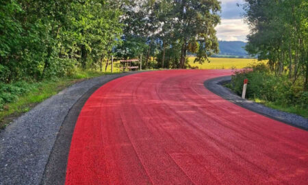 czerwony asfalt